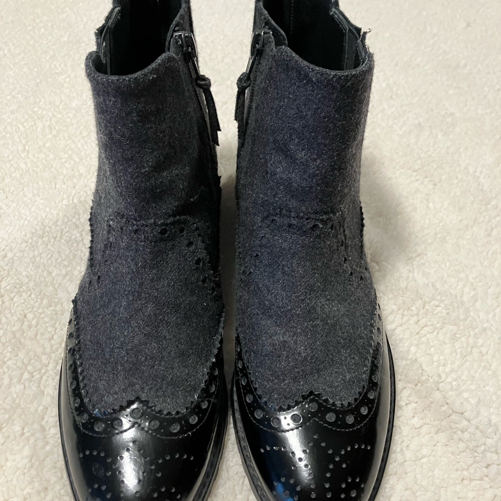 Stuart Weitzman Black and Gray Ankle Boots Sleek Design